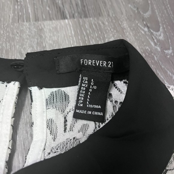 Forever 21 White Floral Lace See Thru Sleeveless Top with Black Collar Size L - Picture 6 of 7